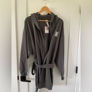 NWT Savage X Fenty Rihanna showgirl slate gray robe XL / IX